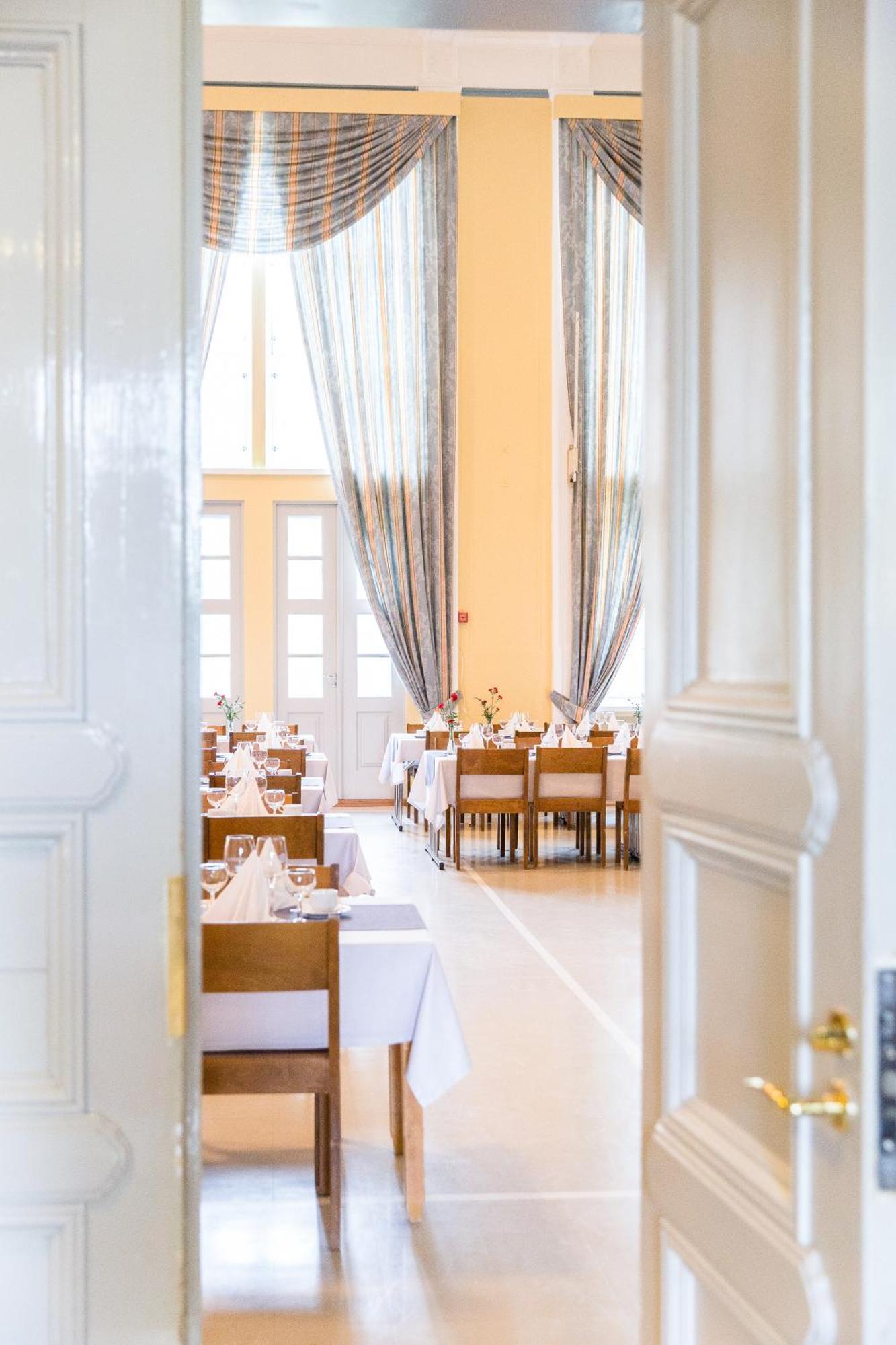 Hotelli-ravintola Maentaen Klubi 3* Mantta